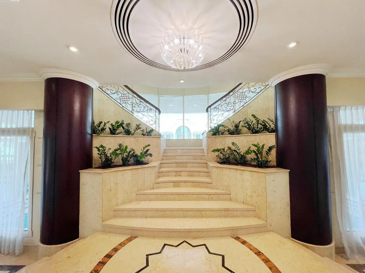 Swissotel Al Murooj Dubai 5*,