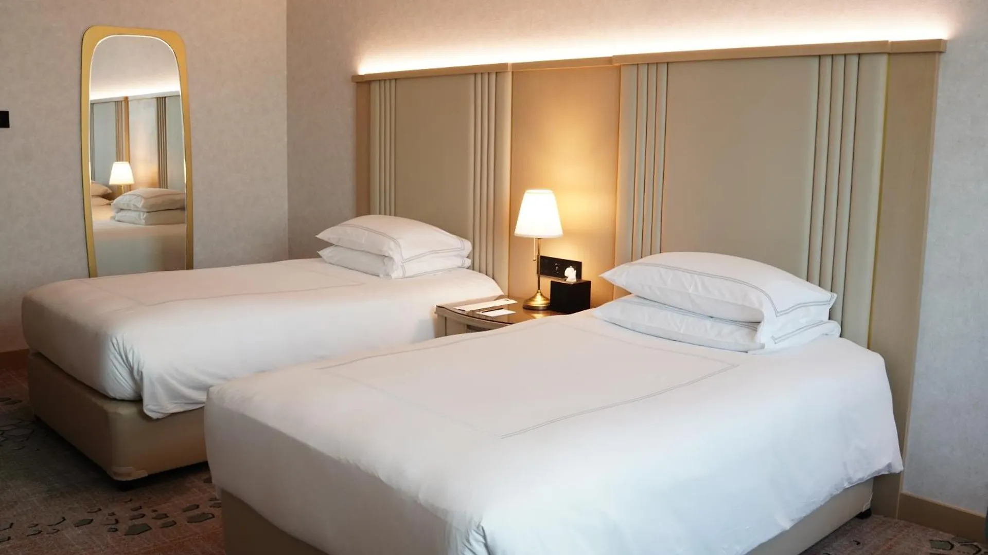 Swissotel Al Murooj Ντουμπάι 5*,  Ηνωμένα Αραβικά Εμιράτα