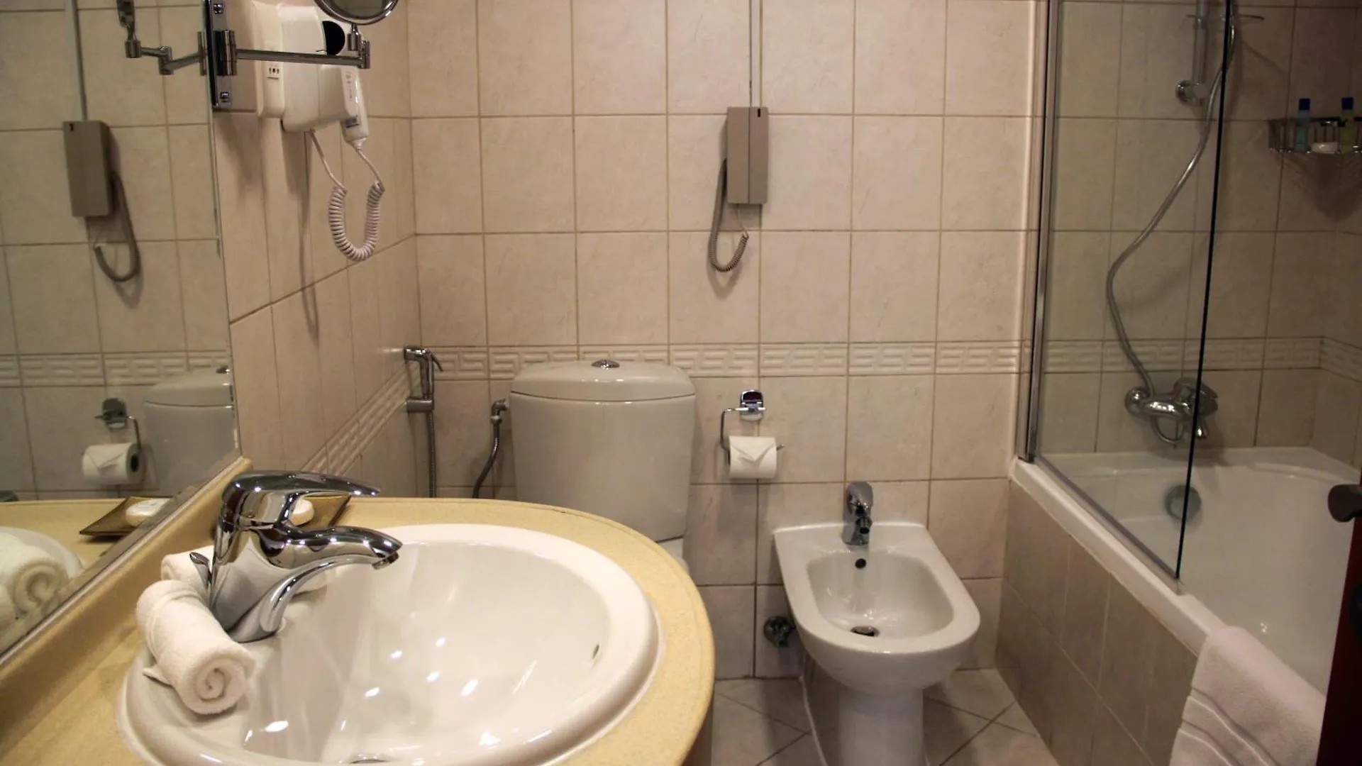 Swissotel Al Murooj Dubai 5*,