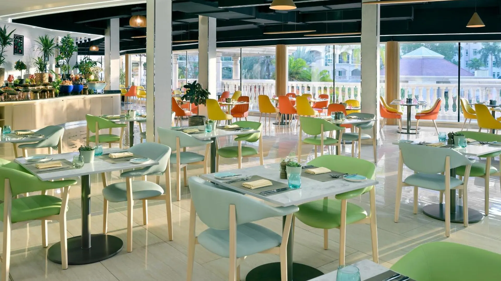 Swissotel Al Murooj Dubai 5*,