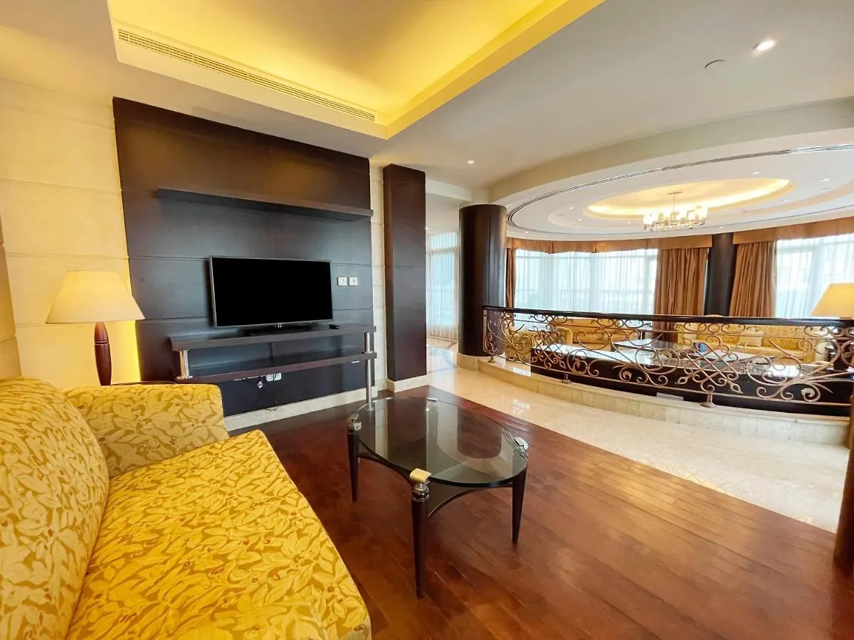 Swissotel Al Murooj Dubai 5*,