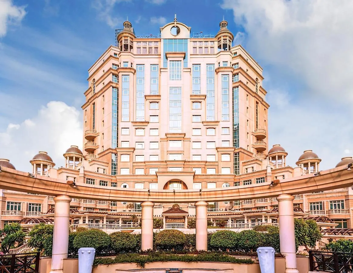 Swissotel Al Murooj Dubai location